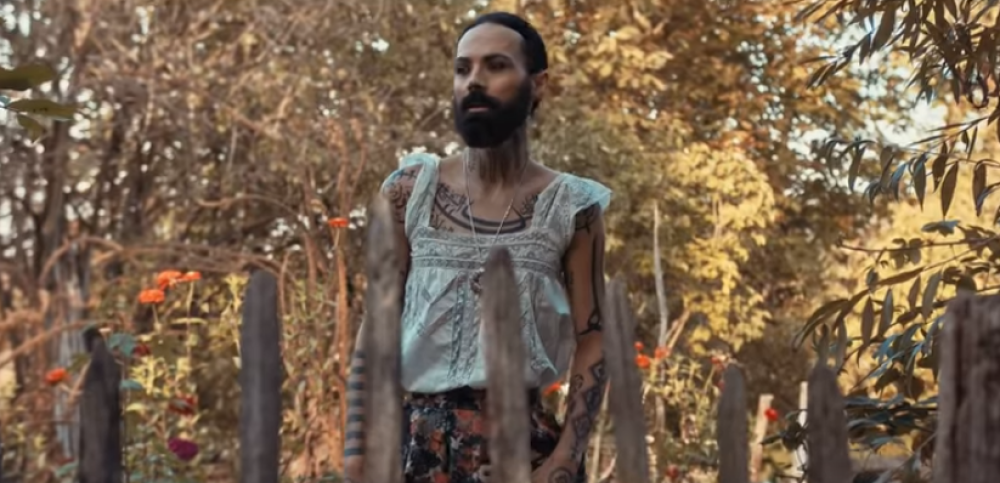 Skinuo se Božo Vrećo: Pevača viđamo uglavnom u haljinama, a sada otišao korak dalje! (FOTO)