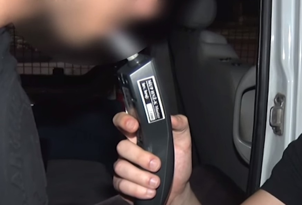 Mladić odbio alko-test pa skočio u hladnu Drinu!