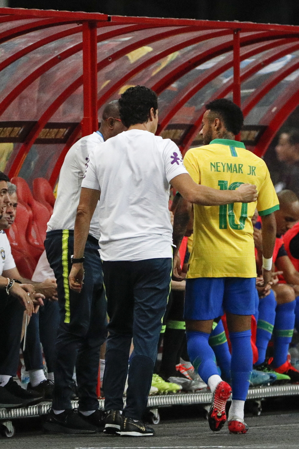 Nejmar se povredio, Brazil samo remizirao! (FOTO/VIDEO)