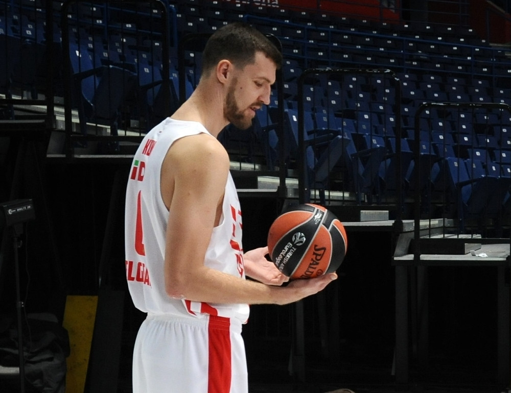 Centar Crvene zvezde šokazao umeće sa kukom i motikom - rival iz Partizana "skida kapu" (FOTO)