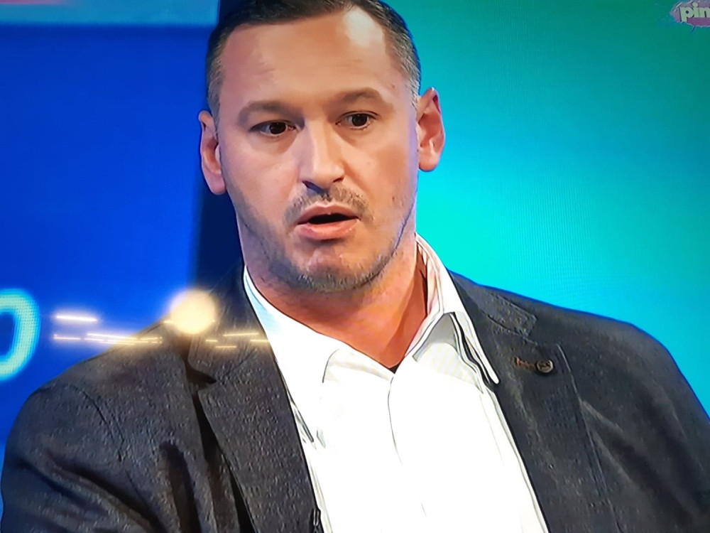 Policajac kome je Đilas pretio ispričao u Hit tvitu sve do detalja: Umesto isprava, dao mi je vizit kartu i rekao "Evo ti ovo, da znaš ko te je ostavio bez posla"