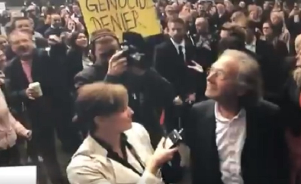 Albanci i Bošnjaci brutalno vređali Handkea, on im jednim potezom zapušio usta! (VIDEO)