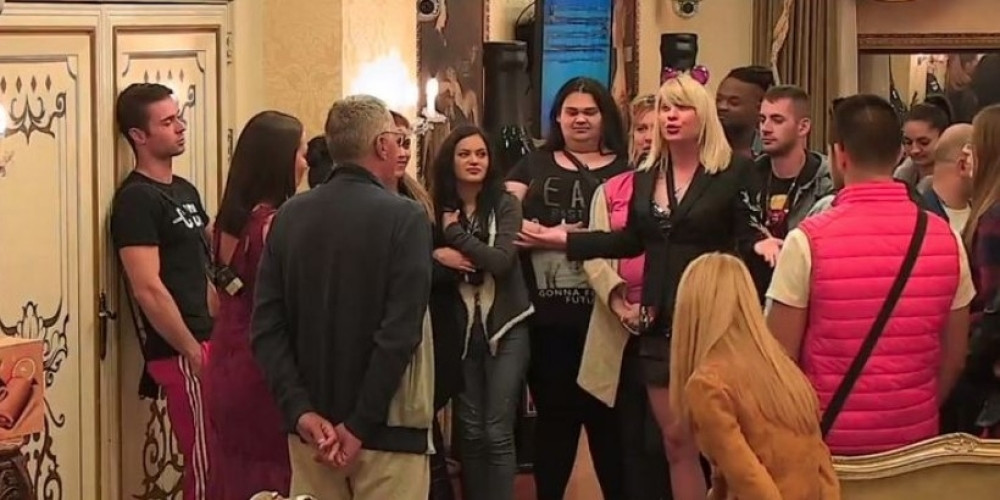 Učesnica Parova izašla iz rijalitija, razvela se i vratila u vilu! (FOTO)