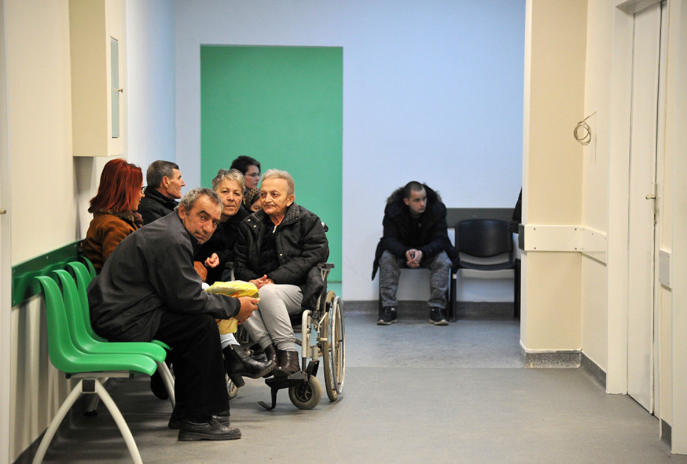 Korona ušla u domove za stare, na red došle i pojedine zabrane!