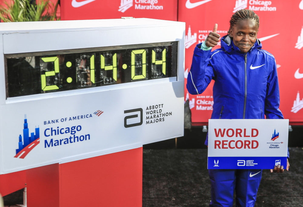 Pogledajte iz dosad neobjavljenog ugla kako je Kenijka proslavila svetski rekord (VIDEO)
