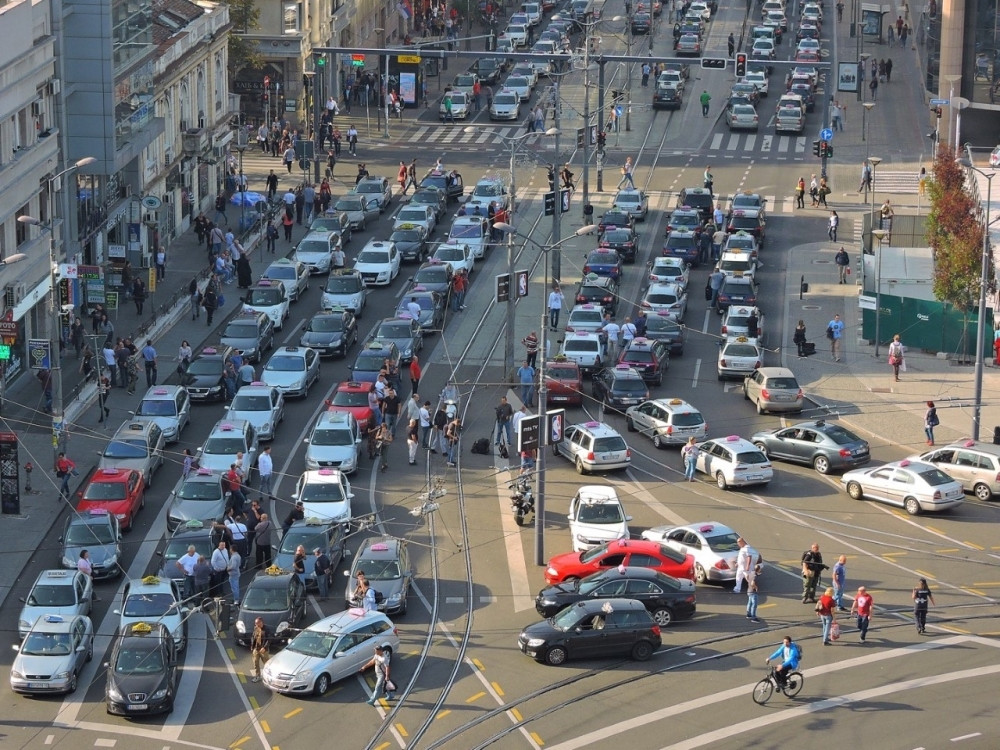 Policija upotrebila biber sprej, počela prva hapšenja! (FOTO/VIDEO)