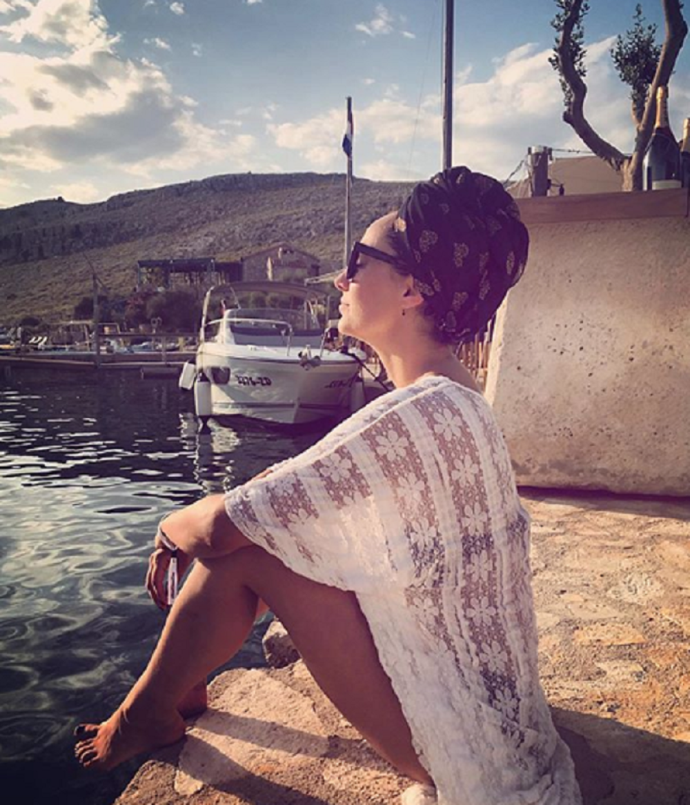 "Imaš lepo stopalo, jeste da je 45, ali nema veze!": Poznatu voditeljku urnisali fanovi na Instagramu!