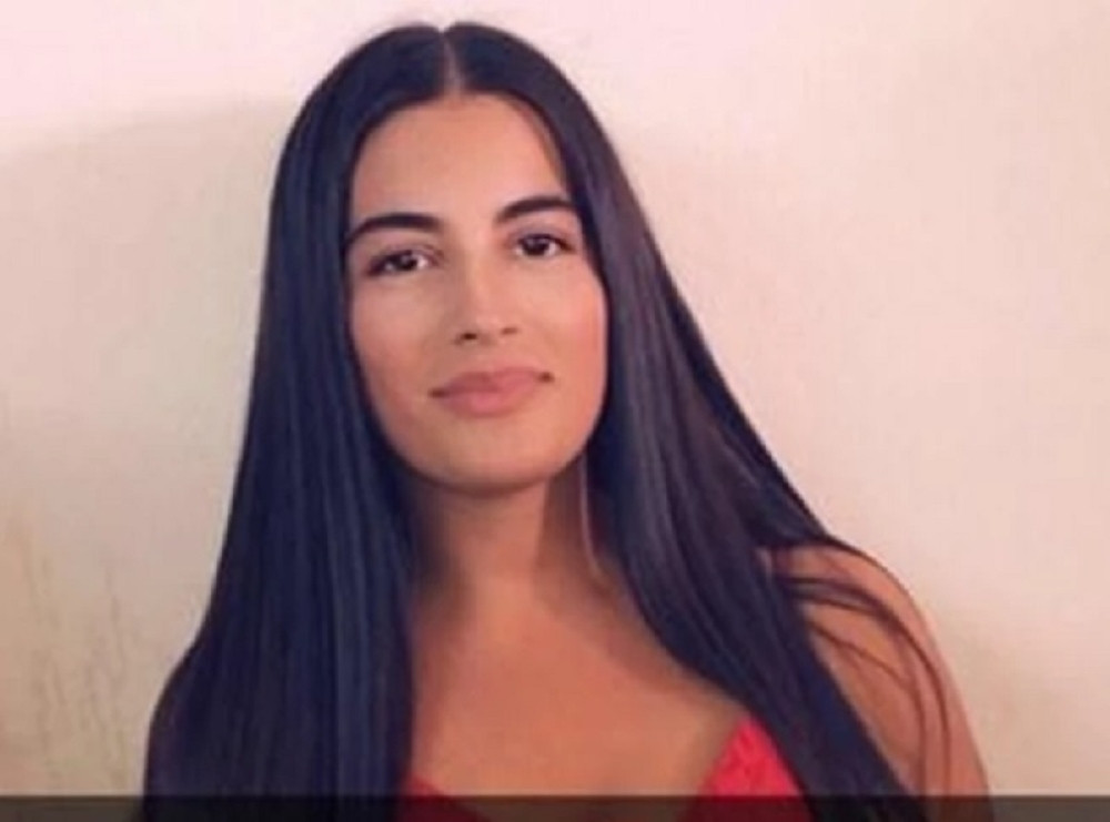 Zemljaci se uz molitvu opraštaju od Sajme (21), njeno telo na putu ka rodnoj Srbiji! (FOTO)