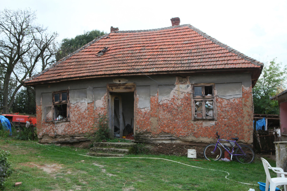 Porodila se u dvorištu, pa bebu ostavila u ćebetu! Otkrivena cela istina o čudnom slučaju u Bogatiću