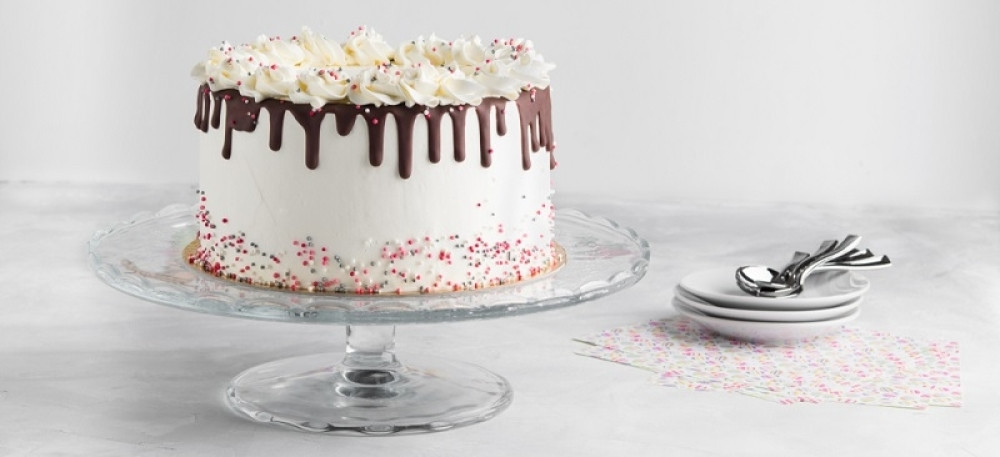 Jastuk torta prepuna je vanil-krema sa osvežavajućim dodatkom višanja! (RECEPT)