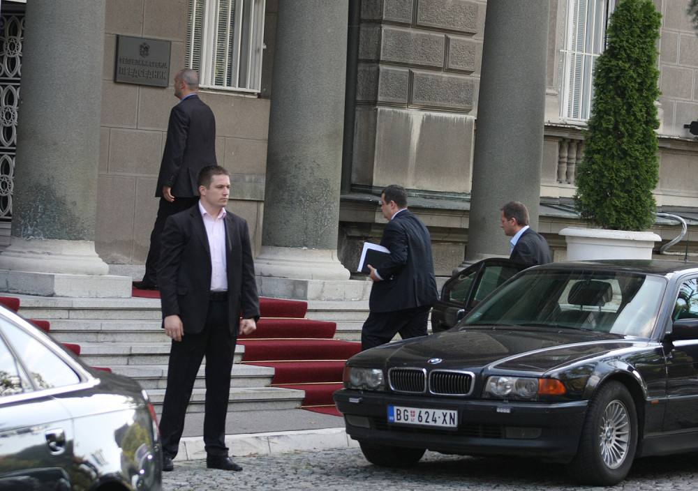 TAKSISTI UŠLI U ZGRADU PREDSEDNIŠTVA!