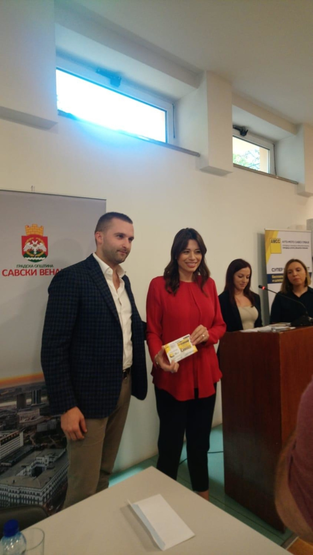 Besplatno podeljeno 100 Super članskih paketa AMSS damama sa Savskog venca (FOTO)