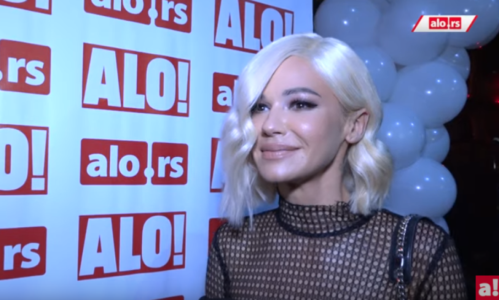 Ko kaže da pica ne ide uz šampanjac? (VIDEO)