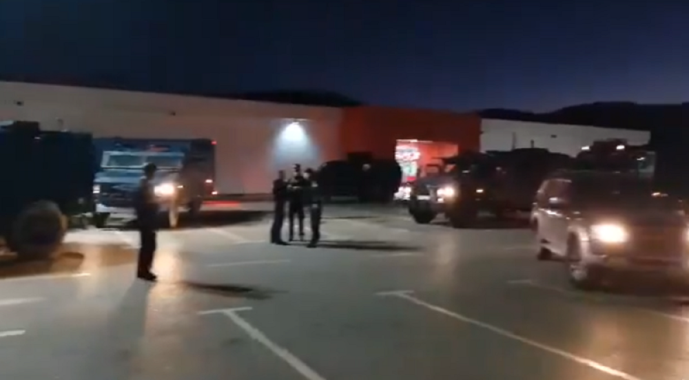 Pogledajte kako ROSU u cik zore upada na sever Kosova! Ima uhapšenih