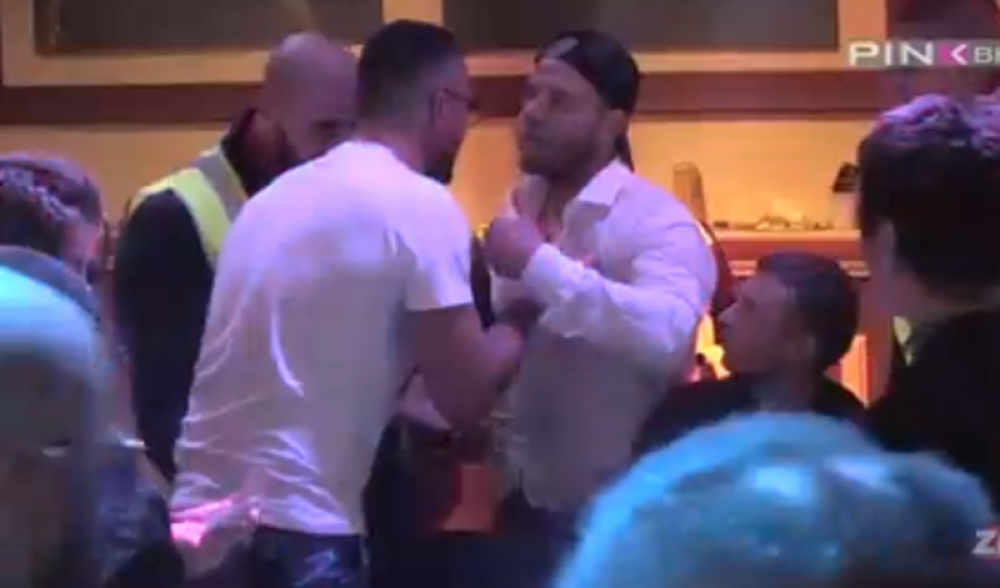 Skočio na Vladimira usred žurke, obezbeđenje ih razdvajalo! A tek da čujete razlog!