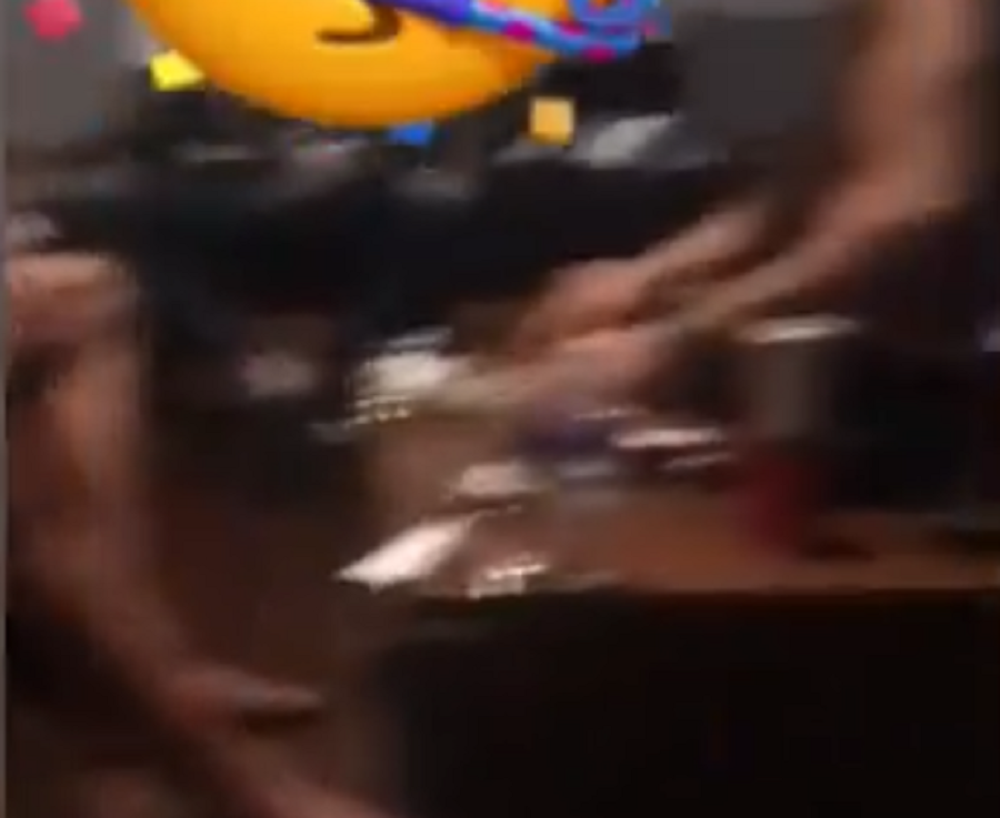 (18+) Čuveni fudbaler snimljen u skandaloznoj akciji, ovo mu završava karijeru! Javio se: "Ona nije k*rva!" (VIDEO)