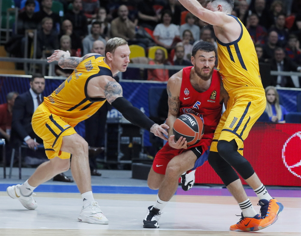 Lider nastavio da niže pobede, bivši trener Zvezde demolirao Francuze