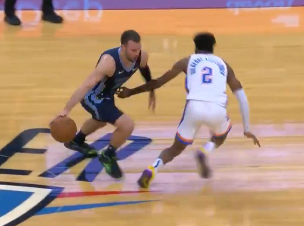 Gudurić neverovatnim driblingom "izlomio" protivnika i bacio ga na parket! (VIDEO)