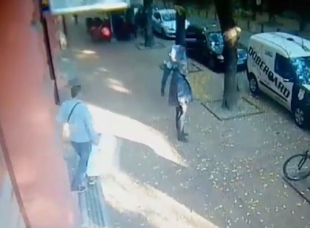 Čuli se pucnji i vriska! U belim džakovima odneli milion evra, ženi pozlilo! (VIDEO)