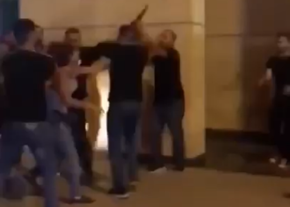 Žena ga polomila za tren oka! Udarila tamo gde najviše boli! (VIDEO)