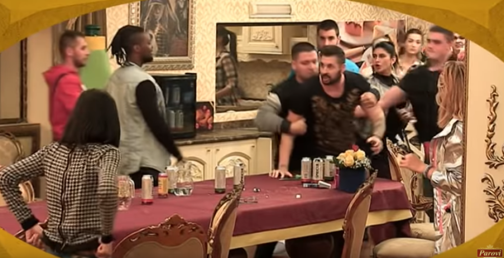 Odmah određena kazna za njih!? Brutalan sukob Mastora i Pavala! Obezbeđenje ih jedva razdvojilo! (VIDEO)