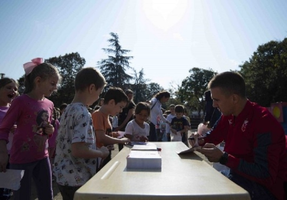 Vulić i Jovičić ulepšali osnovcima dan!