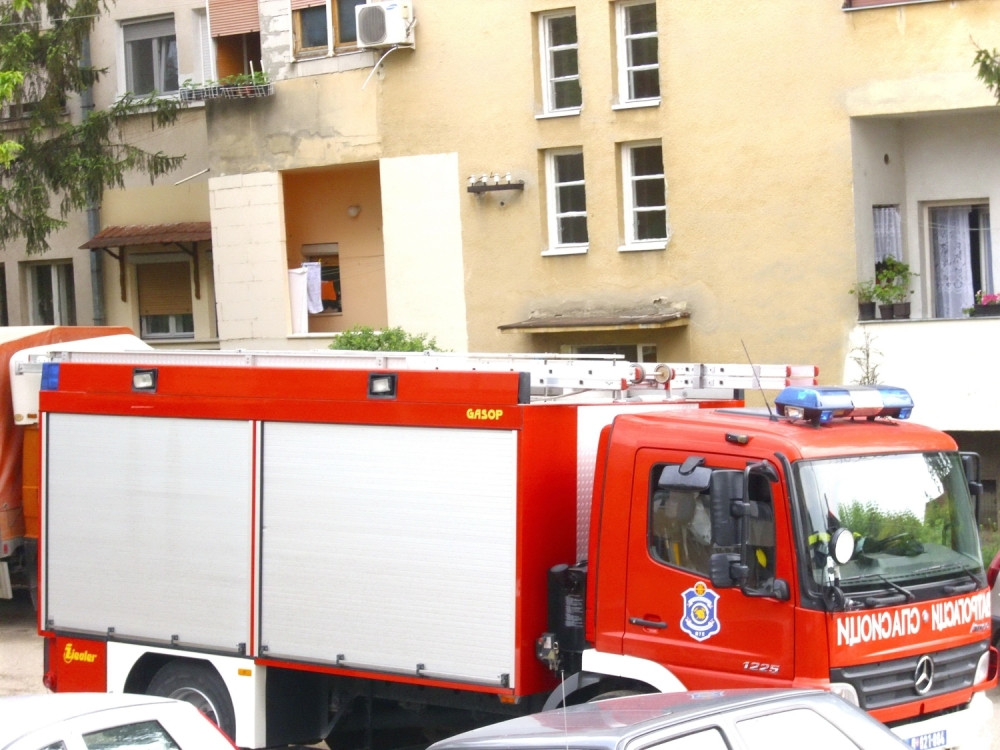 Mladić (18) iz Leskovca zapalio stan svojih roditelja, razlog je nikad bizarniji! (FOTO)