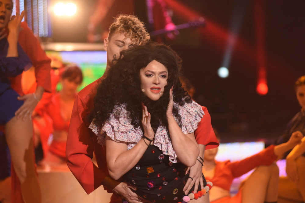 Ivana Peters napravila grešku na sceni, jedan komentar žirija je naterao sve da dobro pogledaju u njene ruke! (FOTO)