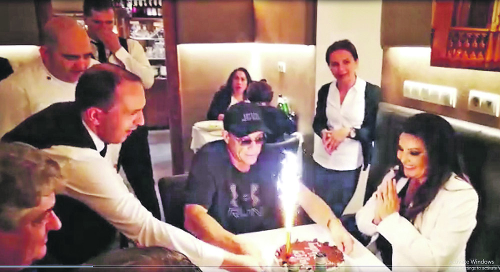 Dragana Mirković ugostila holivudsku zvezdu u Beču! Odvela ga u svoj spektakularan dvorac!