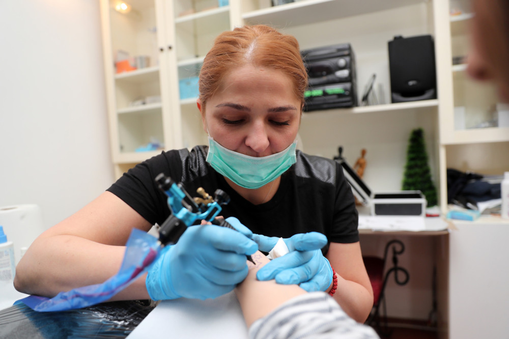 Jedna od najboljih među diplomcima Fakulteta likovne umetnosti četkicu i paletu zamenila mašinicom za tetoviranje!