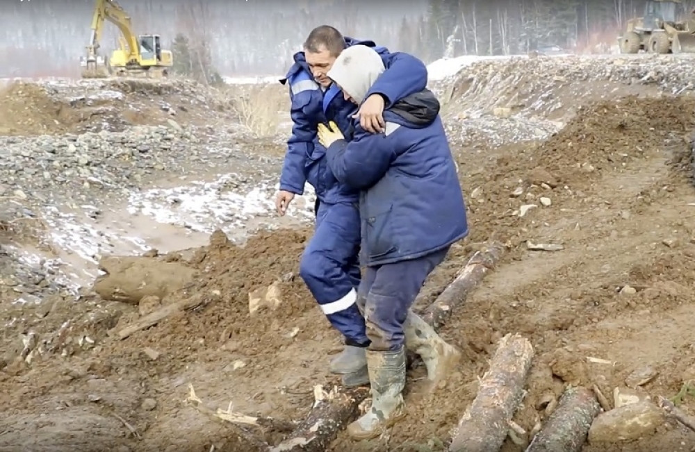 Pukla brana, mnogo mrtvih i povređenih, spasioci tragaju za telima u blatu! Potresne scene sa lica mesta! (FOTO, VIDEO)