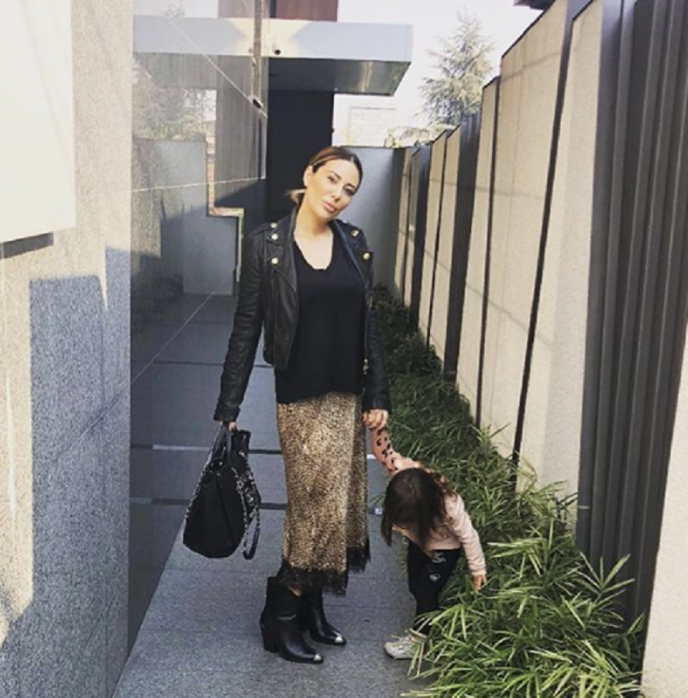 Ana Nikolić potrošila 35.000 dinara na cipele za ćerku: Pevačica izazvala lavinu komentara (FOTO)