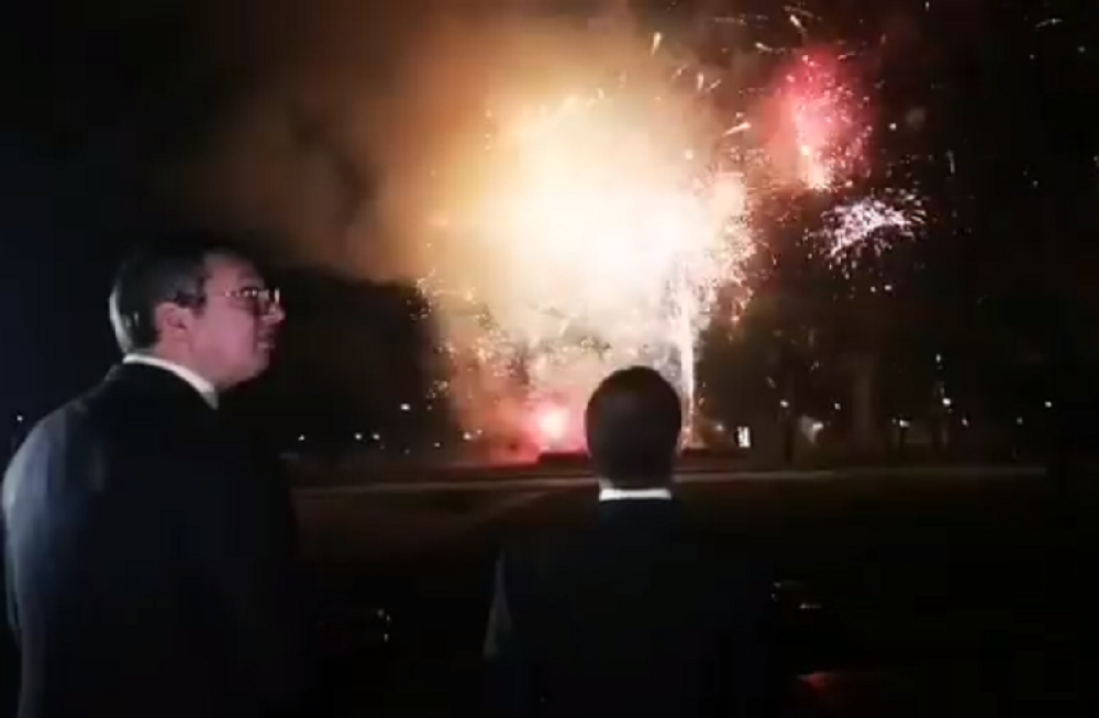 Vatromet i topovi odjekivali Beogradom! Vučić i Medvedev oduševljeno gledali pred sobom (VIDEO)