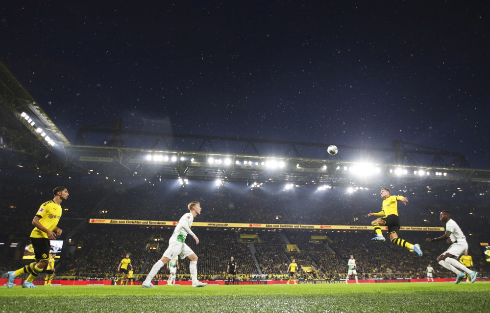 Augsburg šokirao Bajern u nadoknadi vremena! "Milionerima" pripao derbi Borusije! (VIDEO)