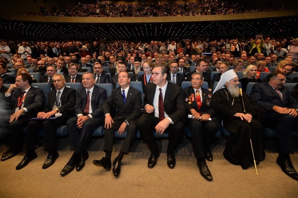 Sve je bilo spremno za prvi govor, a onda je poznati glumac ušao u salu! Ovaj junak će dobiti ulicu u Beogradu! (FOTO)