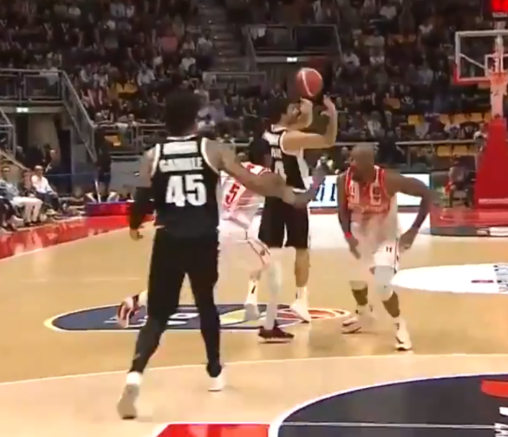 Čaroban potez Teodosića kom se divi ceo košarkaški svet! (VIDEO)