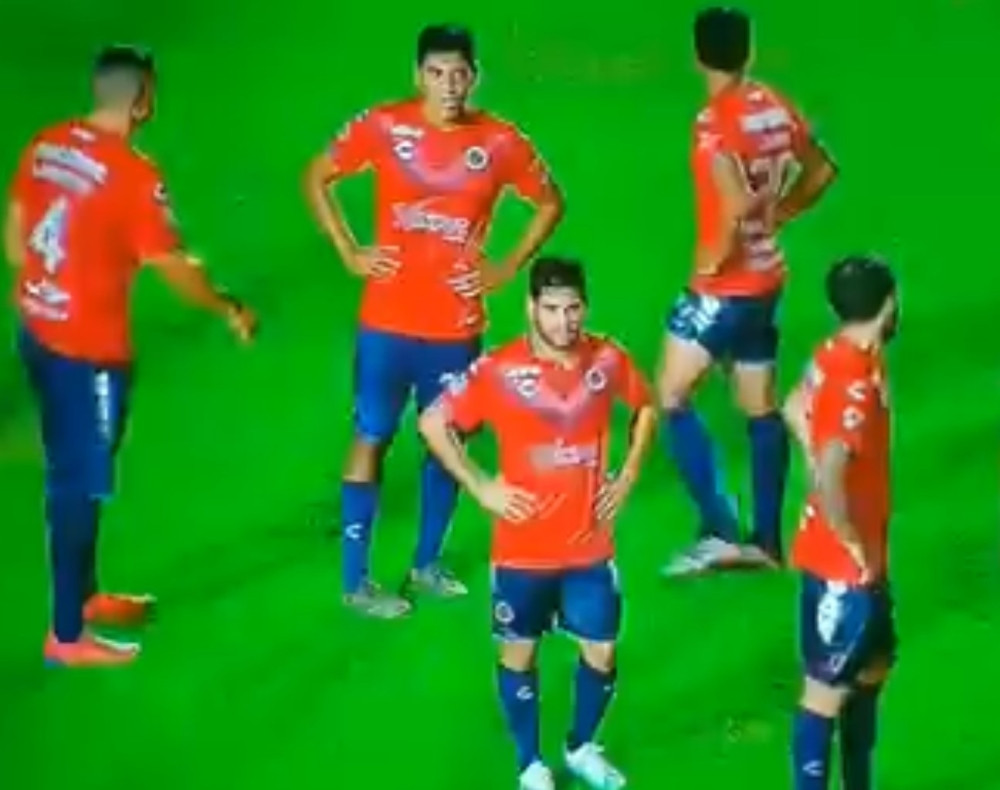 Odbili da igraju dok im se ne isplati plata, protivnik im zabio tri gola dok su bojkotovali! (VIDEO)
