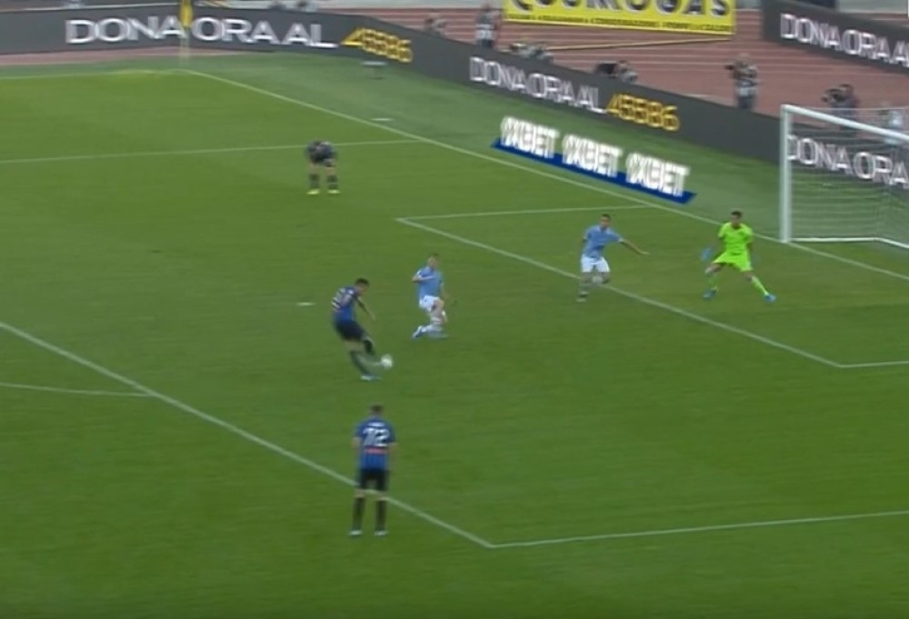 Ovako se brani GOL! Lacio postavio "kornjačinu formaciju" pred svoje stative i odbio nalet gostiju, pa potom stigli do pogotka! (VIDEO)