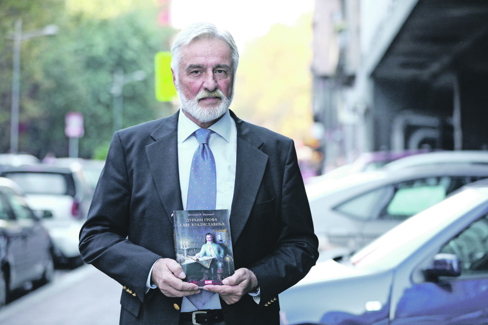 Velimir Ivanović o romansiranoj biografiji grofa koji je proputovao ceo svet, osnovao rusku tajnu službu i jedan grad, podigao ustanak u Hercegovini i osnovao Karlovačku gimnaziju...