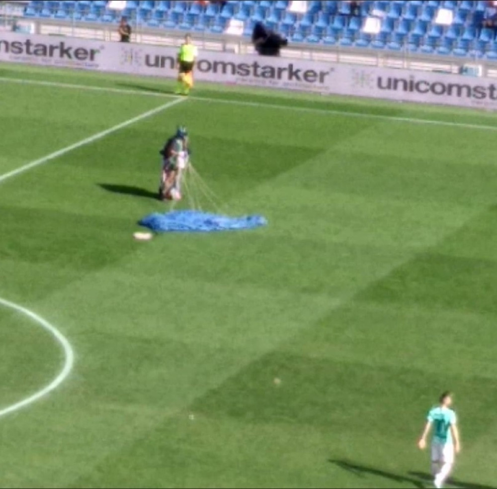 Bizarna scena u Italiji, Inter dobio penal, a onda je bukvalno ULETEO u teren! (VIDEO)