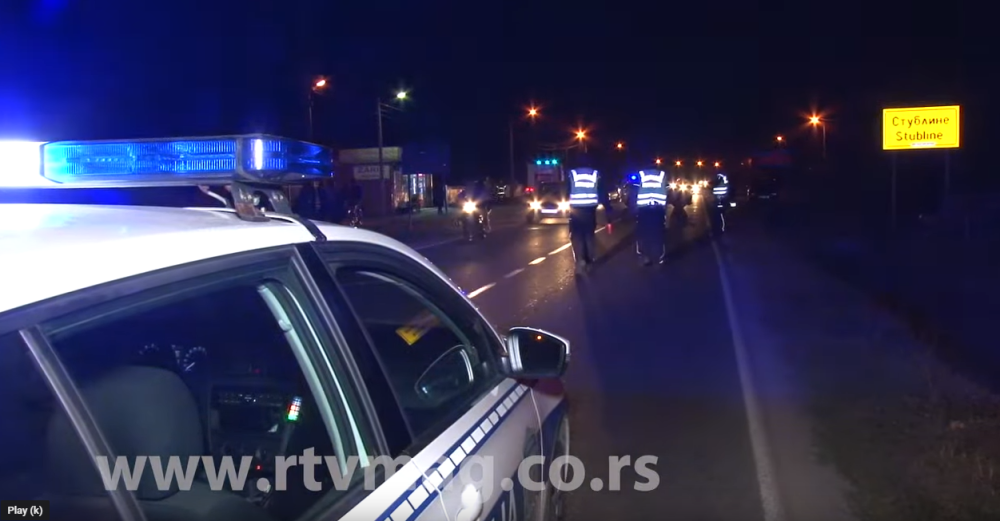 Automobil sleteo u reku Lim, unutra bio otac sa dvoje dece! Za jednim se traga