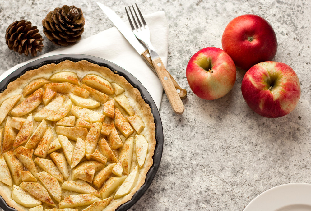 Keks torta sa jabukama, osvojiće vas mirisom i ukusom!