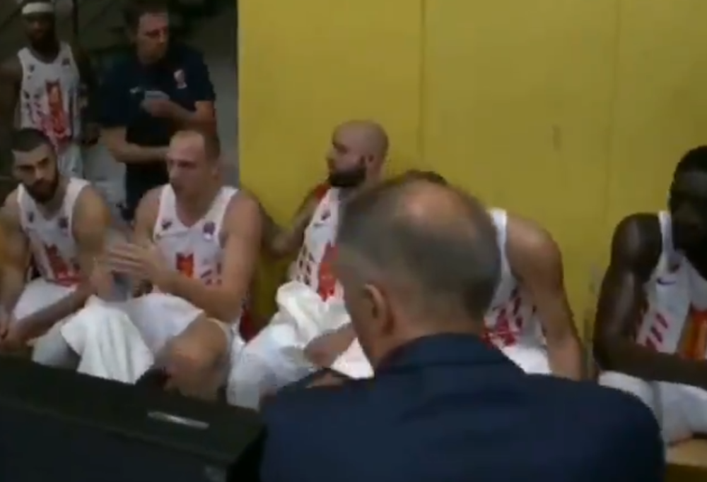 Tomić izgoreo od besa na tajm-autu, poručio igračima: "Igrajte šta hoćete!" (VIDEO)