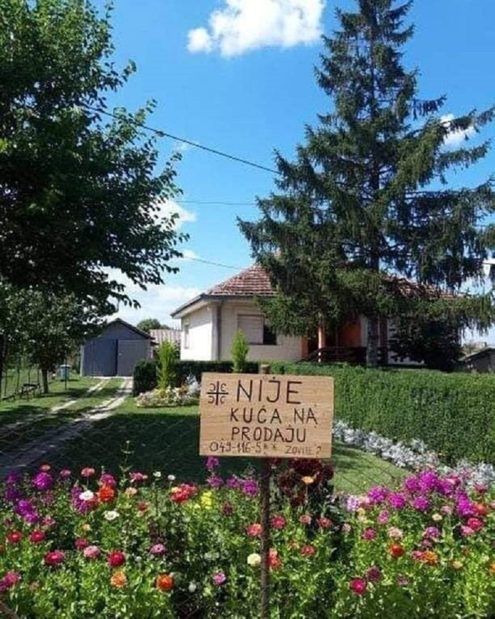 Andrija postavio tablu ispred kuće, ono što piše će vam naterati suze na oči: Nudili su mi 500.000 evra!