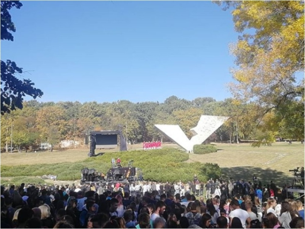 Sećanje na sve one koji su izgubili svoj život! Obeležen je jedan od najtužnijih ali i najkrvavijih dana u sprskoj istoriji!