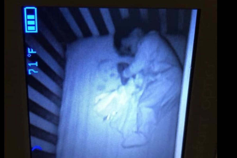 Marica proveravala da li joj beba spava, pa ugledala duha na kameri! Dva dana kasnije otkrila je strašnu istinu! (FOTO)