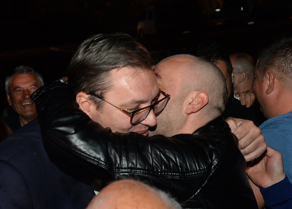 Tokom posete Vranjskoj banji, Vučića pozvali u goste, a onda je usledilo iznenađenje!