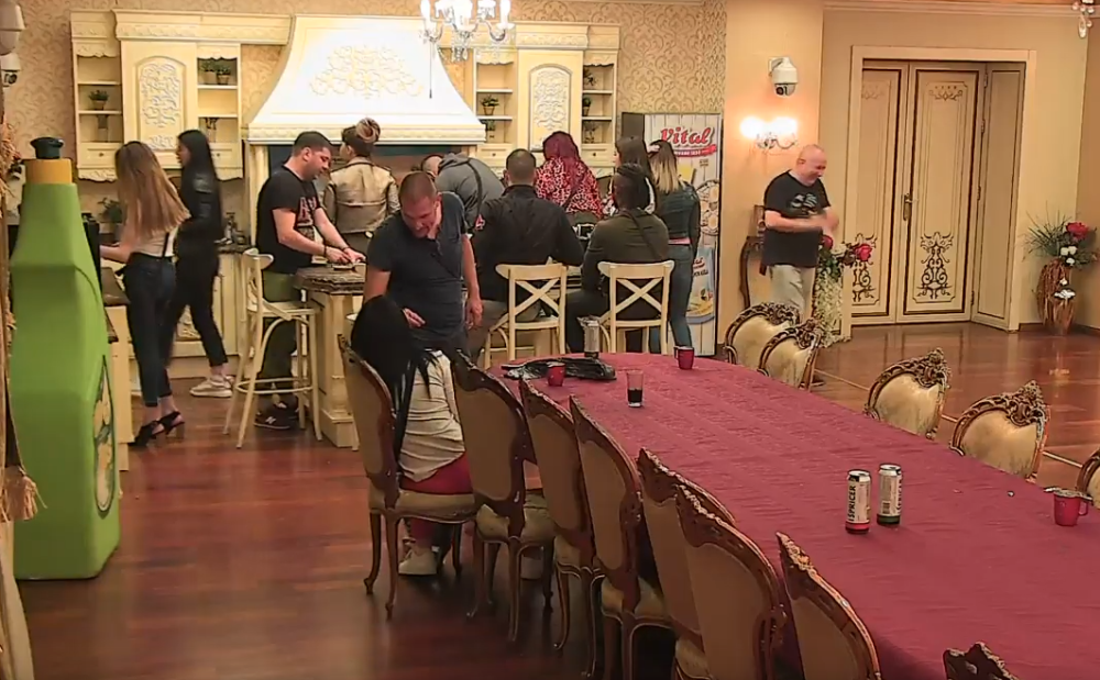 Učesnice Parova se žestoko posvađale! Uvrede letele vilom, suparnice ne mogu da podnesu jedna drugu!