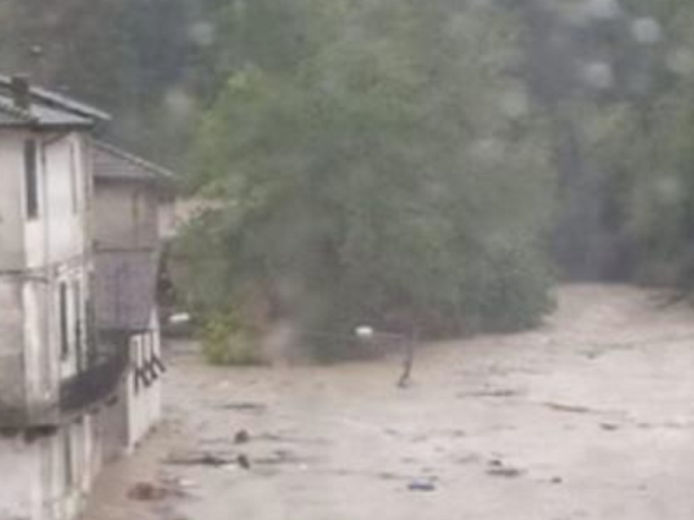 Katastrofalno nevreme razbija sve pred sobom, ima mrtvih i povređenih! (FOTO, VIDEO)