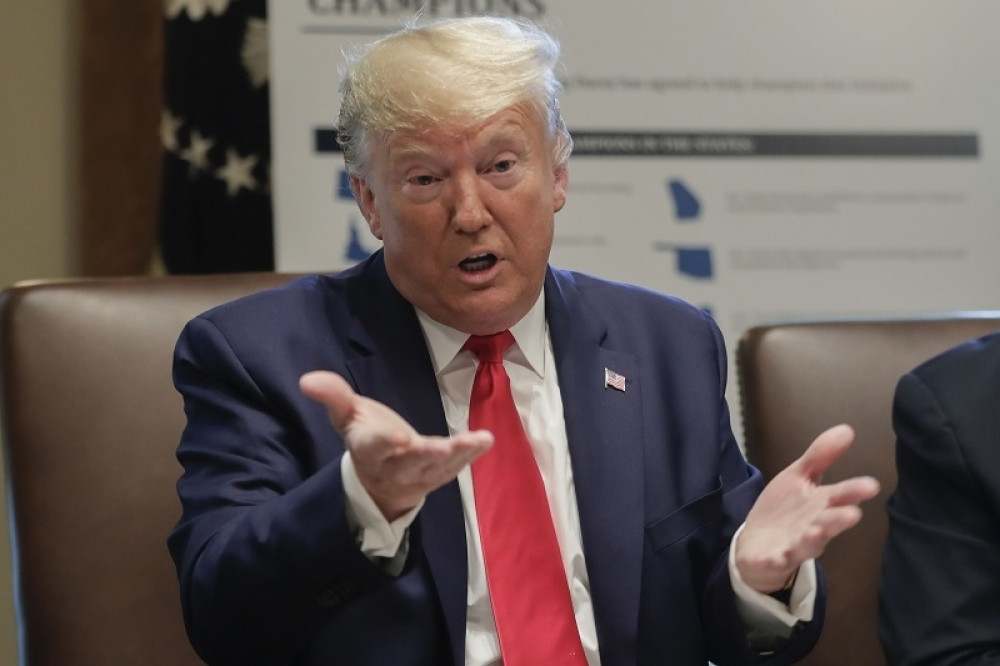 Dati ili uskratiti vojnu pomoć u zamenu za javnu izjavu o lažnoj istrazi je mito